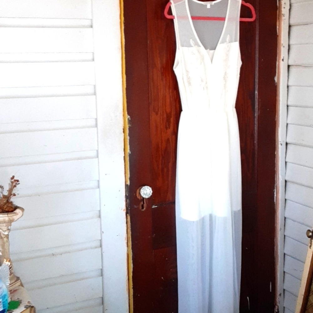 Curvy Sense sz 1X V Neck sleeveless front embroidered summer white maxi dress